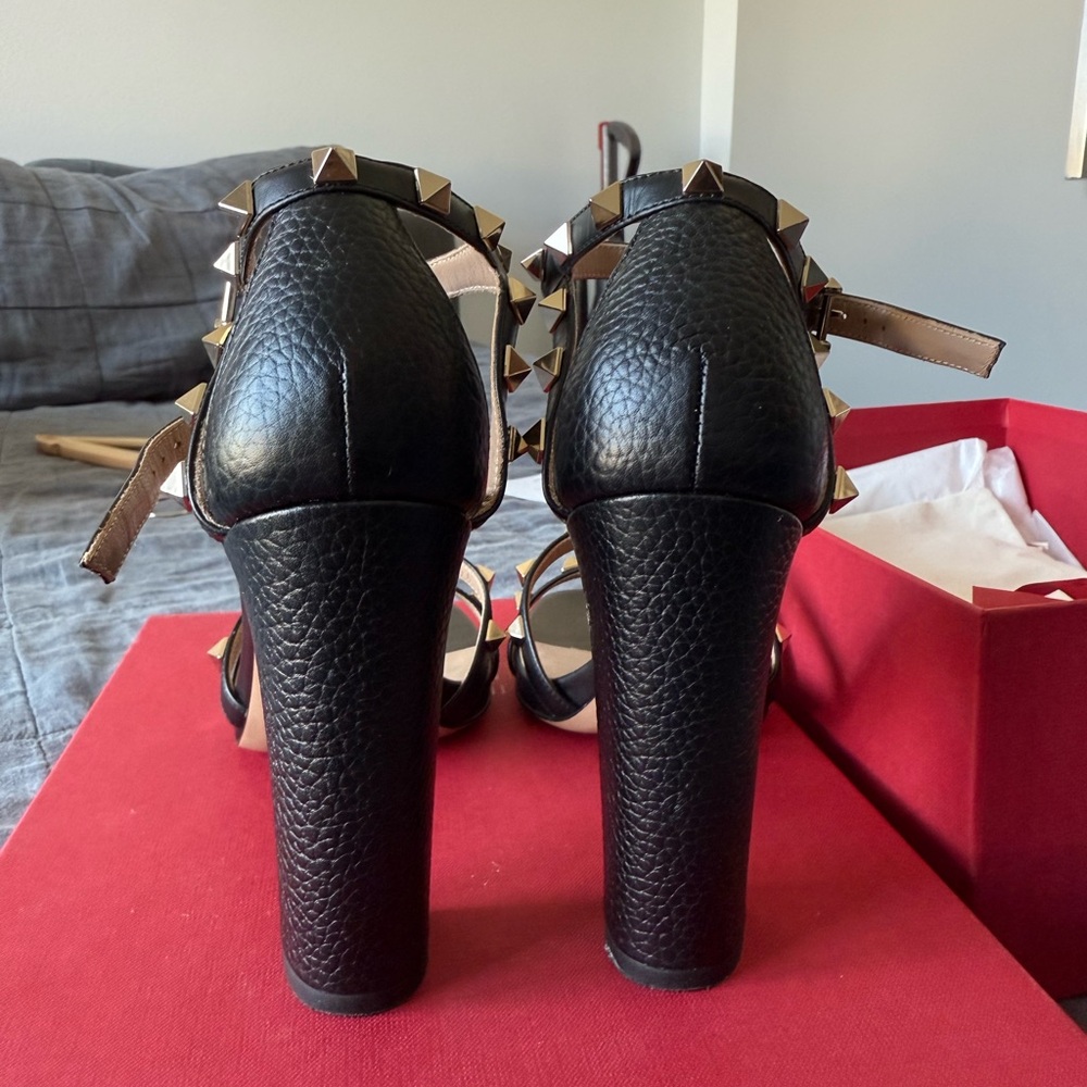 Valentino Garavani Paltform Heels - Picture 6 of 10